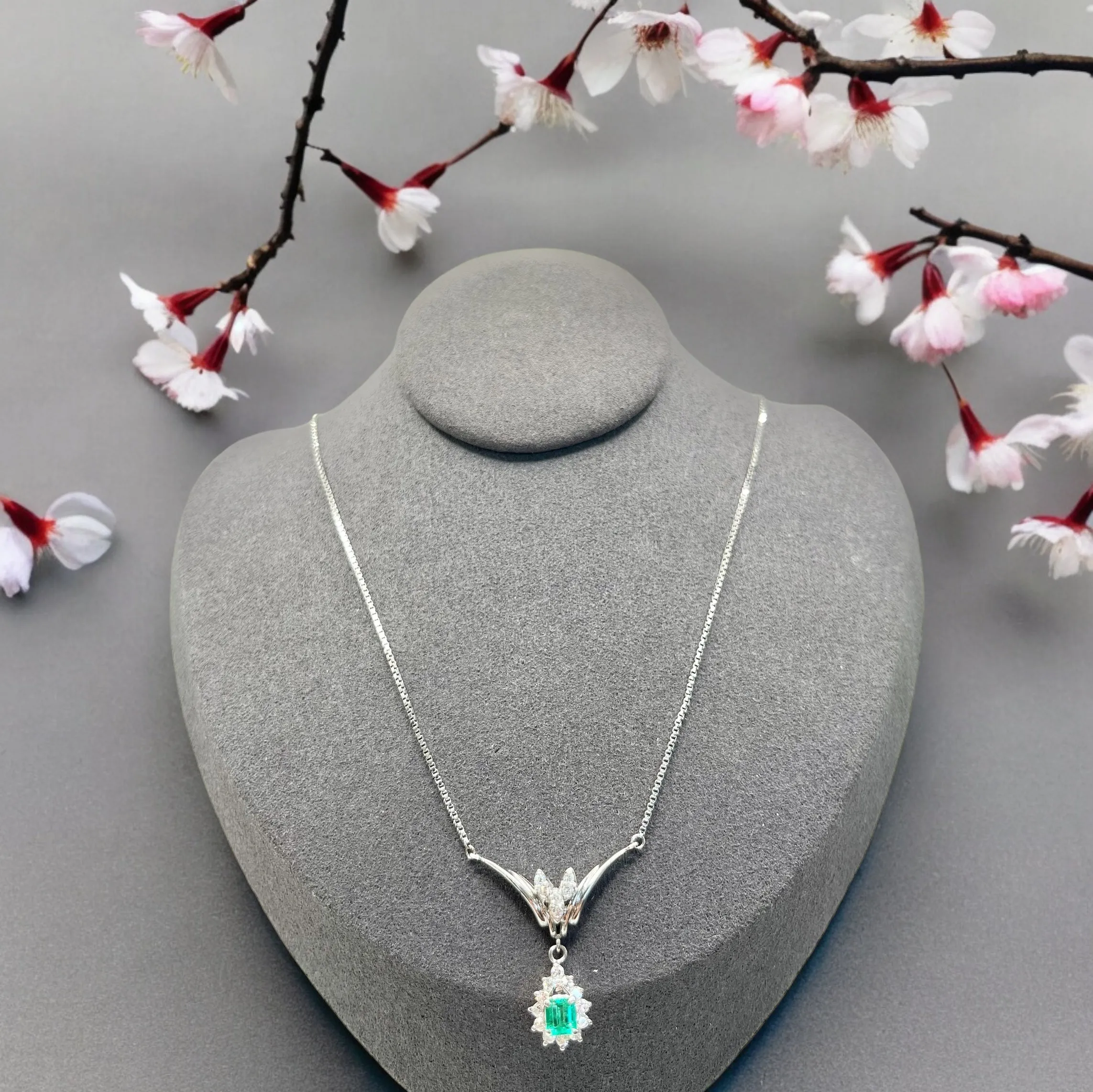 EMERALD NATURAL DIAMOND NECKLACE